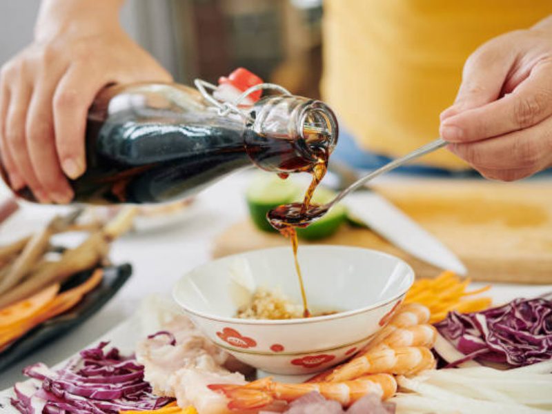 Sauce soja à faible teneur en sodium ou sauce ordinaire : laquelle correspond à vos besoins alimentaires ?